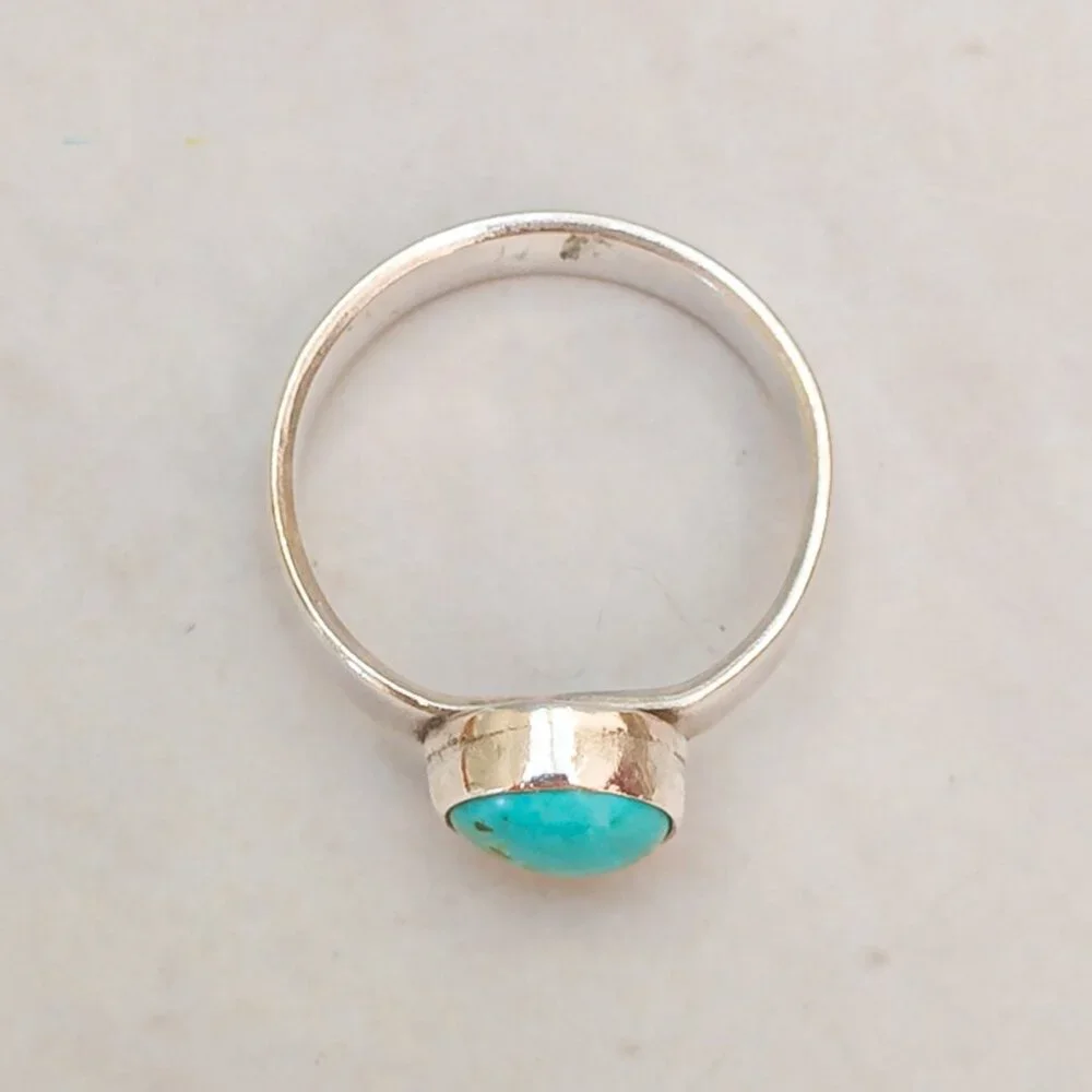 Artisan .925 Silver Ring with Natural Turquoise – Wide Band Design - Picture 4 of 8